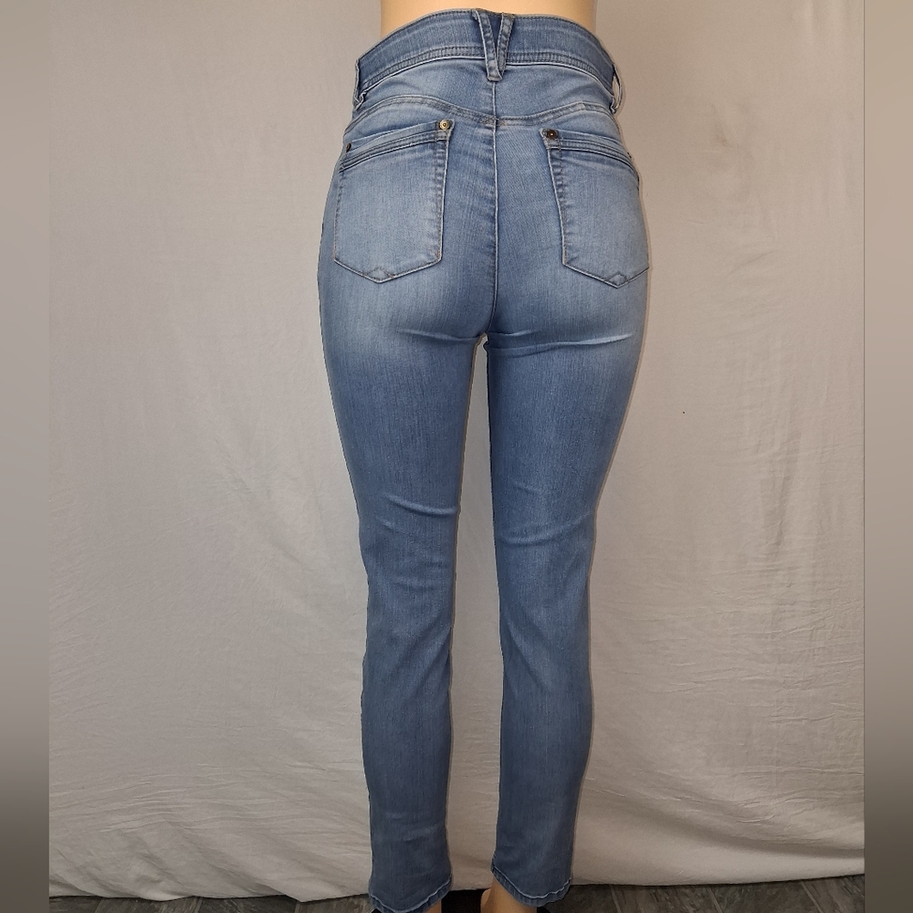 Democracy Light Wash Skinny Jeans with Subtle Distress Size 2 - Picture 10 of 16